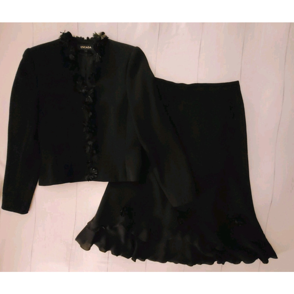 ESCADA Absolutely Gorgeous Vintage Black Wool Floral Beaded Skirt Jacket Suit 34